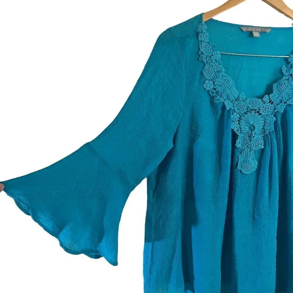 Valerie Stevens Blue Blouse Plus Size 1X Flared Sleeves Crochet Lace Applique - Picture 4 of 7